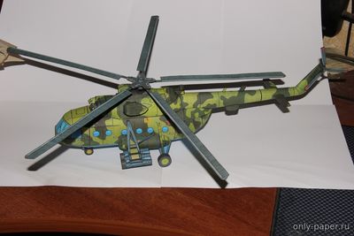 Модель десантно-транспортного вертолета Ми-8МТ из бумаги/картона