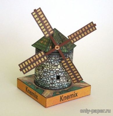 Модель ветряной мельницы в Чехии из бумаги/картона