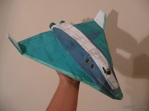Модель космического корабля Delta Glider из бумаги/картона
