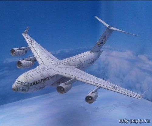 Модель самолета Боинг C-17 «Глоубмастер» III из бумаги/картона
