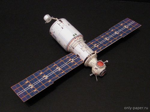 Модель модуля МКС «Звезда» из бумаги/картона