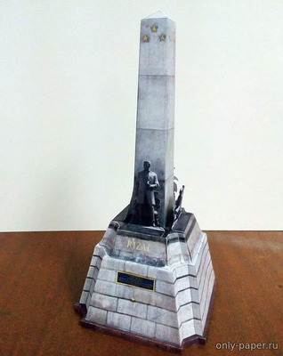 Модель памятника Хосе Рисалю из бумаги/картона