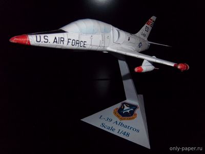 Модель самолета AERO L-39 Albatros USAF из бумаги/картона