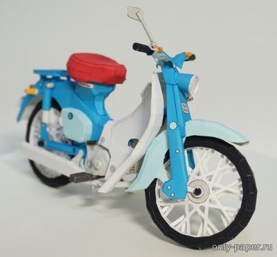 Модель мотоцикла Honda Super Cub C100 из бумаги/картона