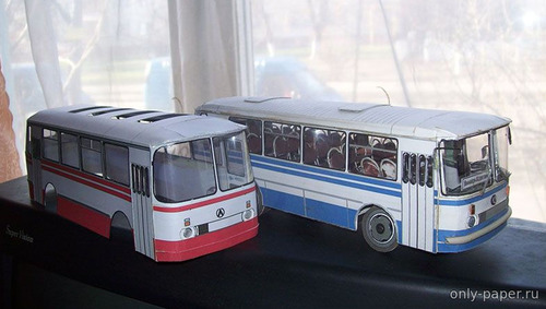 Модель автобуса ЛАЗ 695Н из бумаги/картона
