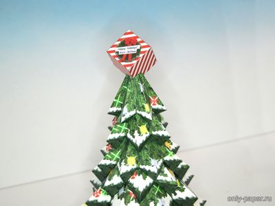 Модель рождественской ели из бумаги/картона
