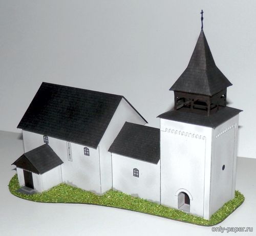 Модель готической церкви в Кьятице из бумаги/картона