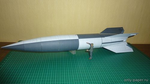 Модель баллистической ракеты Фау-2 из бумаги/картона