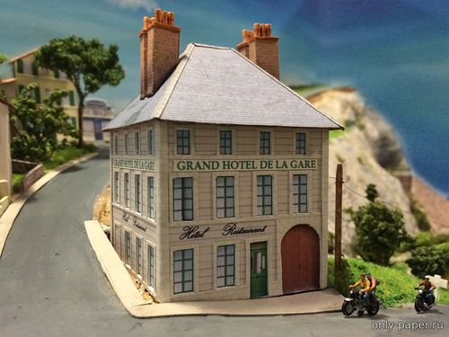 Сборная бумажная модель / scale paper model, papercraft Привокзальная гостиница / Le Grand Hôtel de la Gare 