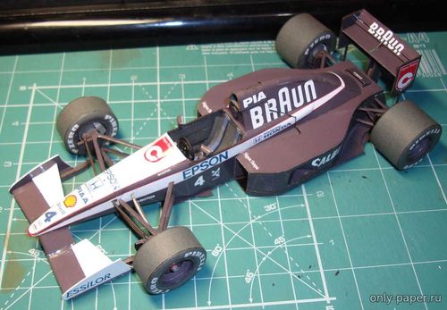 Модель болида Tyrrell Honda 020 из бумаги/картона