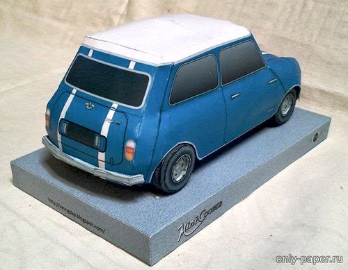 Модель автомобиля Mini Cooper Classic из бумаги/картона