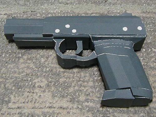 Модель пистолета FN Five-seveN из бумаги/картона