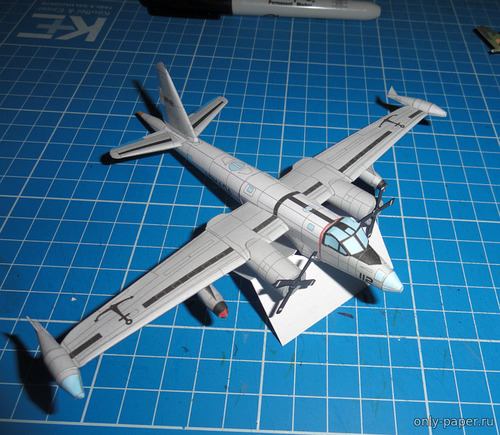 Модель самолета Lockheed P2V-7 Neptune из бумаги/картона