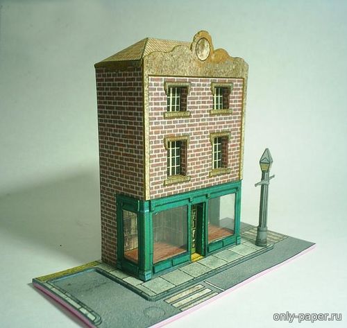 Модель маленького магазина из бумаги/картона
