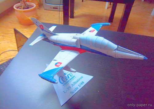 Модель самолета Аэро Л-39 «Альбатрос» из бумаги/картона