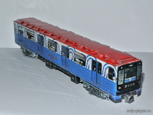 Модель вагона метро типа 81-717.5М №2525 из бумаги/картона