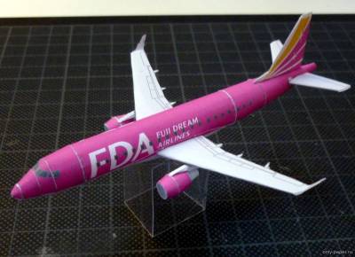 Модель самолета Embraer ERJ 170/175 FDA из бумаги/картона