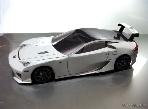 Модель автомобиля Lexus LFA из бумаги/картона