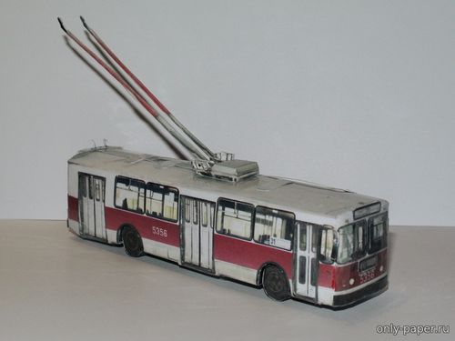 Модель троллейбуса ЗиУ-682Г из бумаги/картона