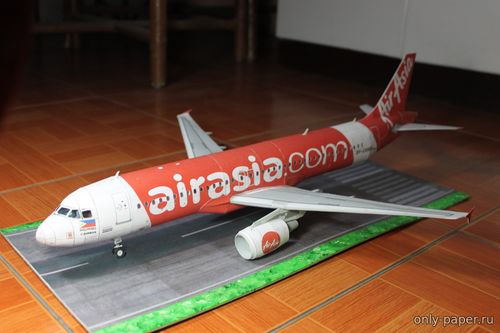 Модель самолета Airbus A320-200 Air Asia из бумаги/картона