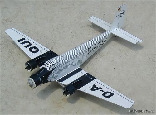 Модель самолета Junkers Ju-52 из бумаги/картона