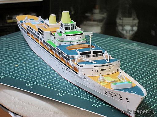 Модель океанского лайнера Orient Line S.S. Oriana из бумаги/картона