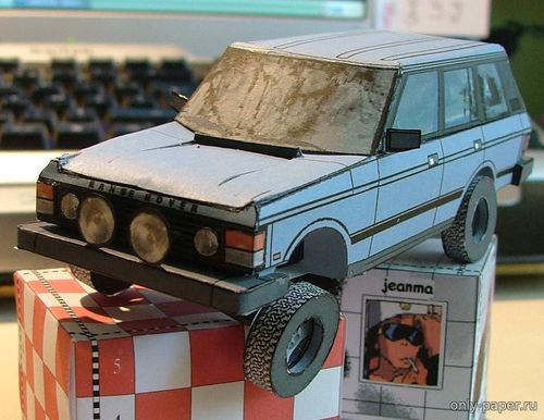 Модель внедорожника Range Rover из бумаги/картона