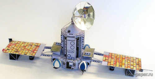 Модель межпланетного зонда «Фобос» из бумаги/картона