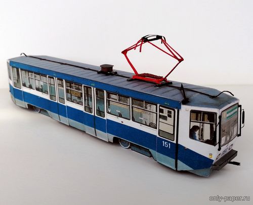 Модель трамвая 71-608КМ (КТМ-8) из бумаги/картона