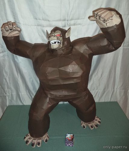 Модель обезьяны Оозару из бумаги/картона
