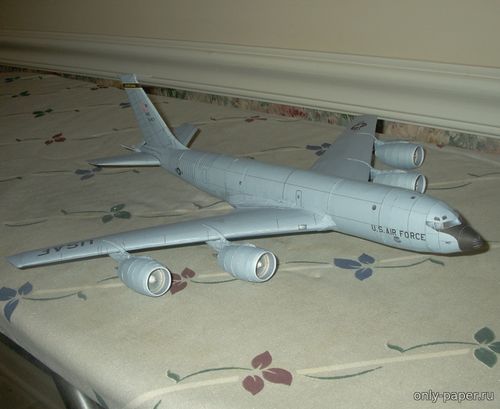 Модель самолета-заправщика Boeing KC-135 Stratotanker из бумаги