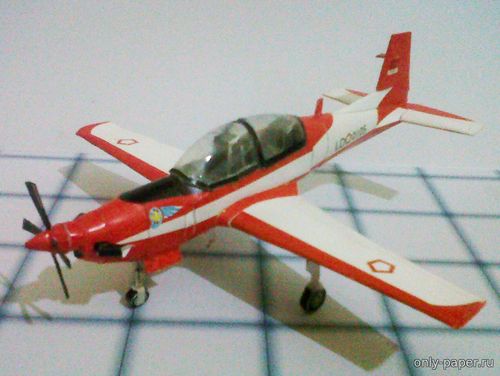 Модель самолета KT-1B Wong Bee из бумаги/картона