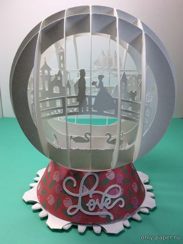 Модель сувенира в виде шара на День Влюбленных из бумаги/картона