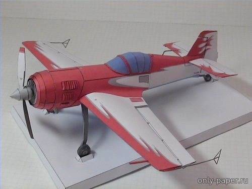 Модель самолета Су-26 из бумаги/картона