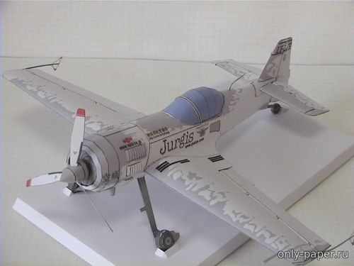 Модель спортивно-пилотажного самолета Су-31 из бумаги/картона