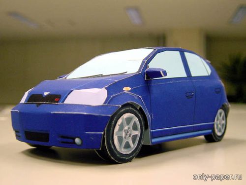 Модель автомобиля Toyota Vitz RS 1.5 из бумаги/картона