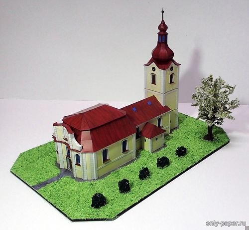 Модель церкви св. Петра и Павла в Горни Боброва из бумаги/картона