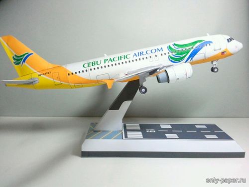 Модель самолета Airbus A320-200 Cebu Pacific из бумаги/картона