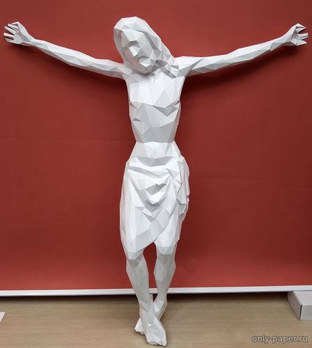 Модель распятого Иисуса Христа из бумаги/картона