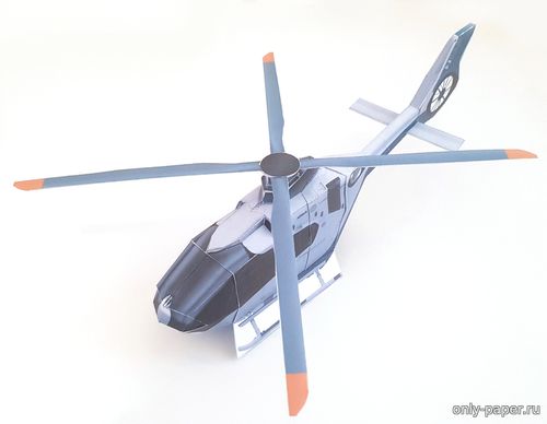 Модель вертолета Airbus H135 из бумаги/картона