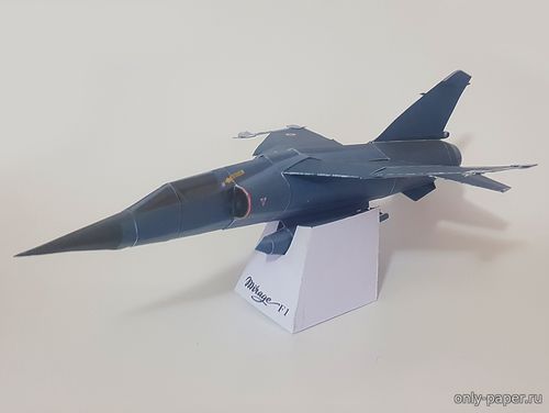 Модель самолета Dassault Mirage F1 из бумаги/картона