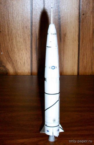 Модель баллистической ракеты XSM-75 Thor из бумаги/картона