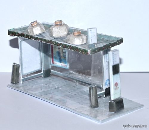 Сборная бумажная модель / scale paper model, papercraft Автобусная остановка стандартная ДД.080048 (тип 3.1) в новогоднем оформлении (Mungojerrie) 