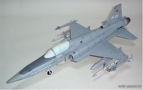 Модель самолета Northrop F-20 Tigershark из бумаги/картона