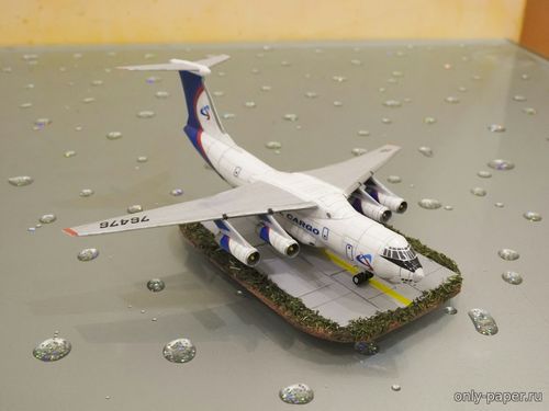 Модель самолета Ил-76 из бумаги/картона