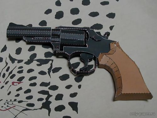 Модель револьвера Combat Magnum S&WM19 из бумаги/картона