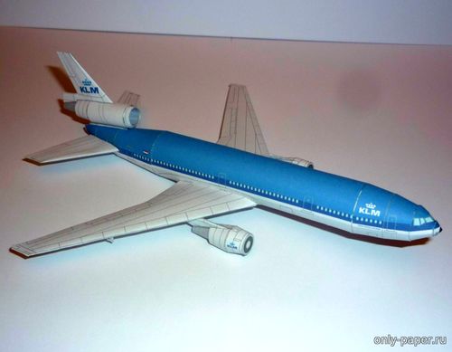 Модель самолета McDonnell Douglas DC-10 KLM из бумаги/картона