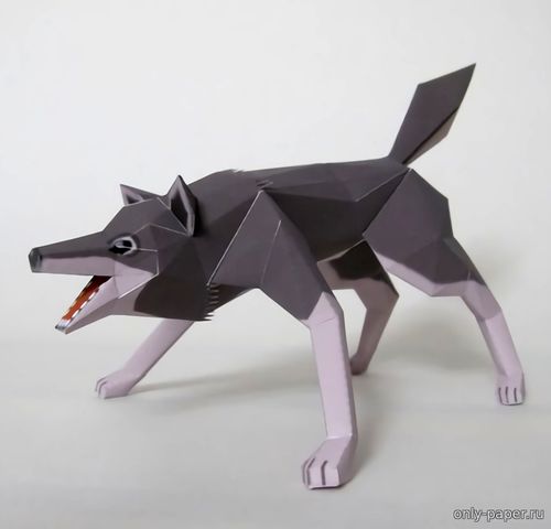Модель серого волка из бумаги/картона