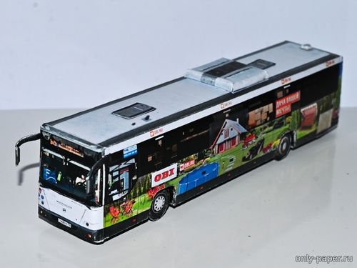 Модель автобуса ЛиАЗ-5250 в рекламе «OBI» из бумаги/картона