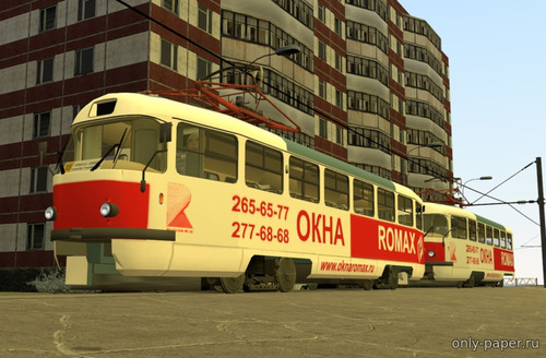 Модель трамвая Tatra T3 в рекламной раскраске «Окна ROMAX» из бумаги